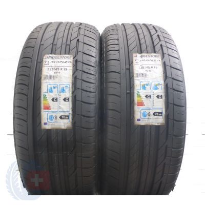4. 4 x BRIDGESTONE 225/45 R19 92W Turanza T001 Lato 2016 