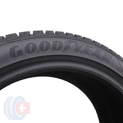 4. 2 x GOODYEAR 215/45 R17 91V Ultra Grip Zima 8mm