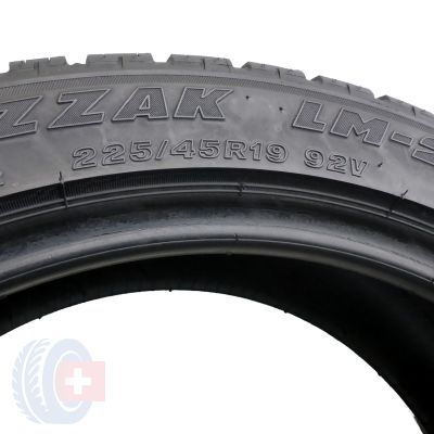7. 4 x BRIDGESTONE 225/45 R19 92V Blizzak LM-25V Zima 5.2-6mm
